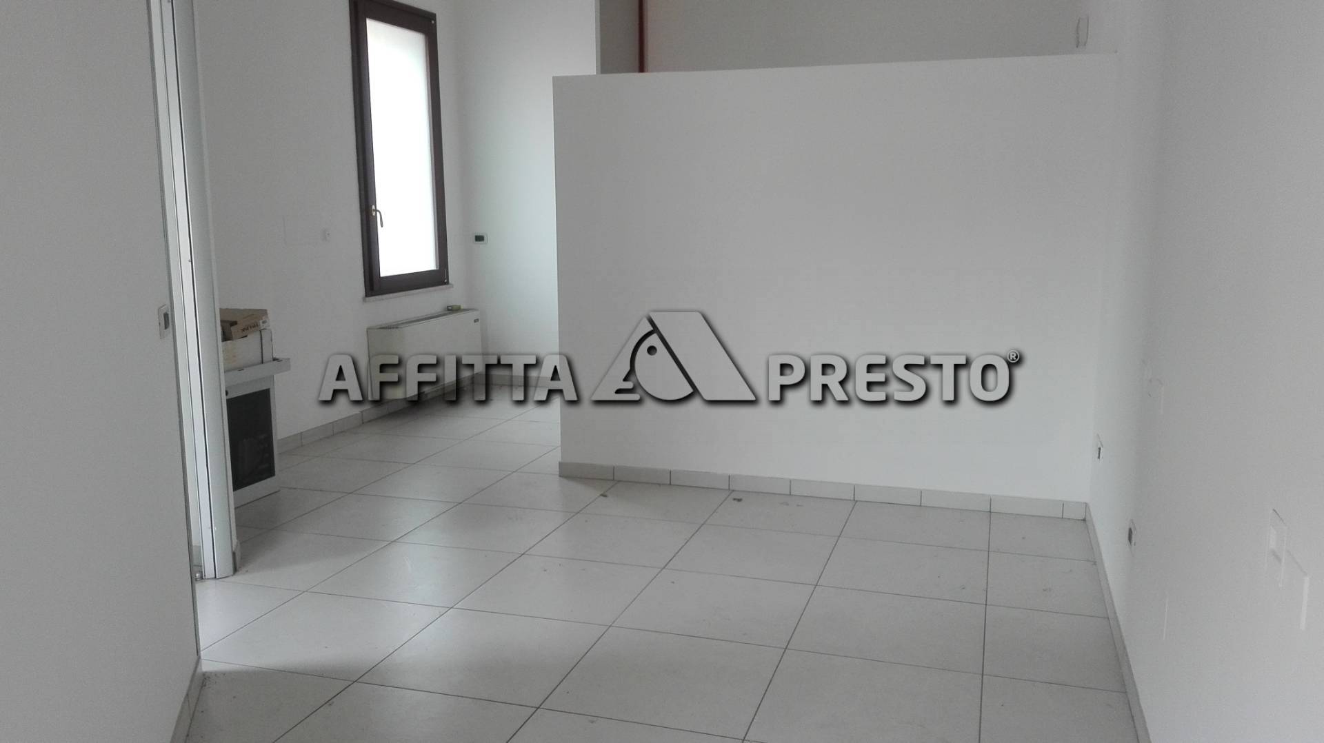 Negozio in affitto a Cesena, Ponte Nuovo