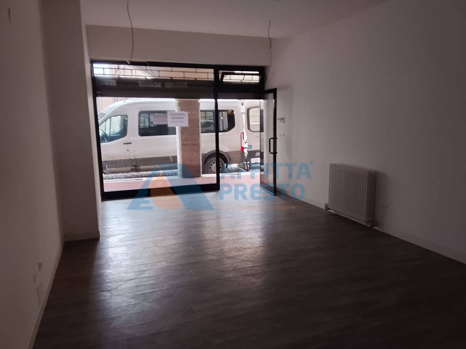 Negozio in affitto a Cesena, CENTRO STORICO