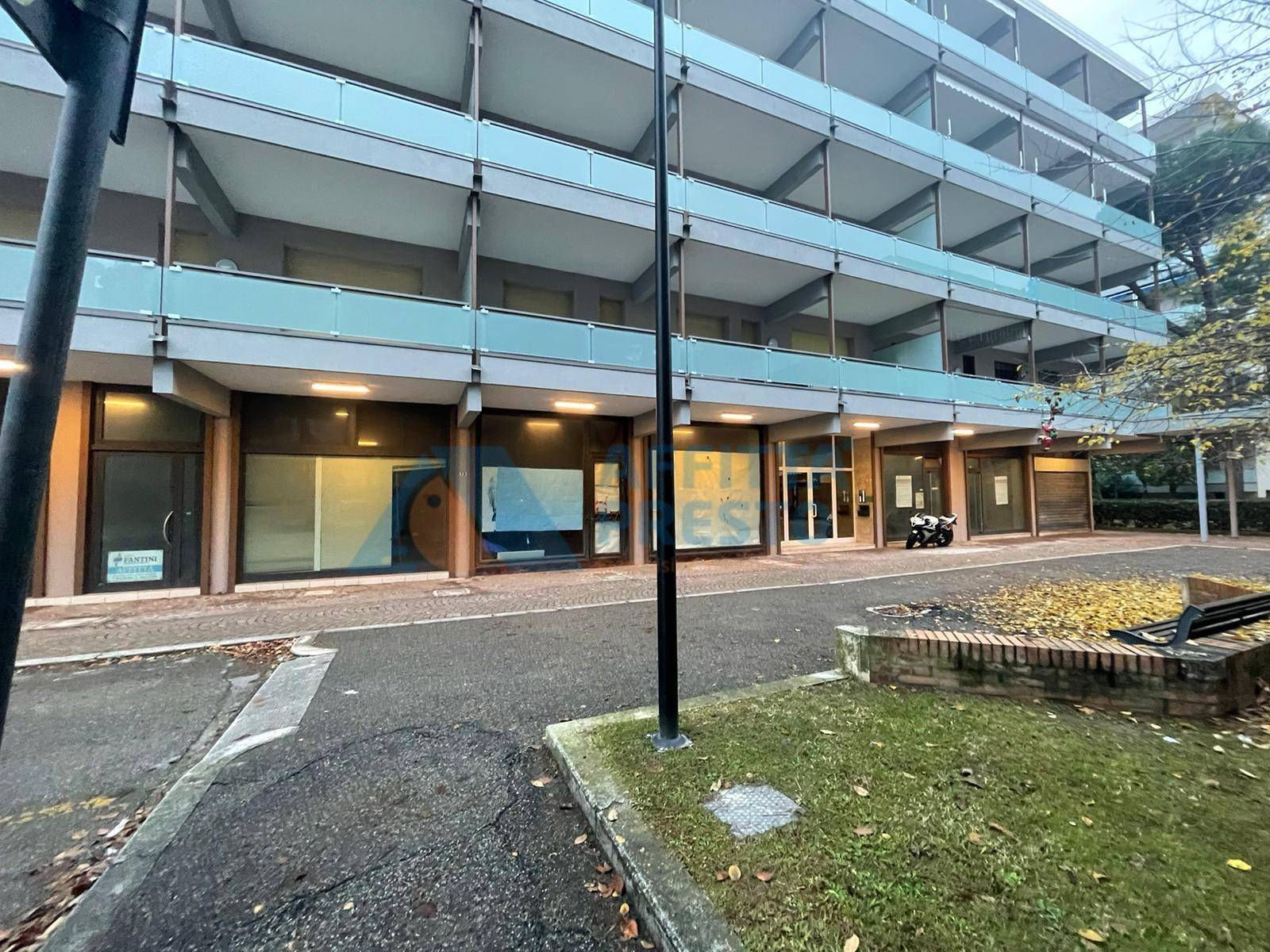 Negozio in vendita a Cervia, Pinarella