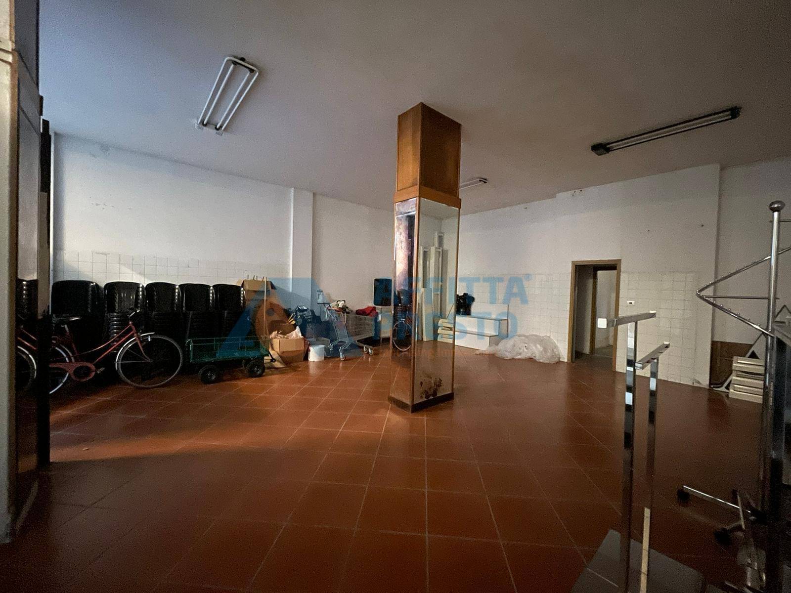 Negozio in vendita a Cervia, Pinarella