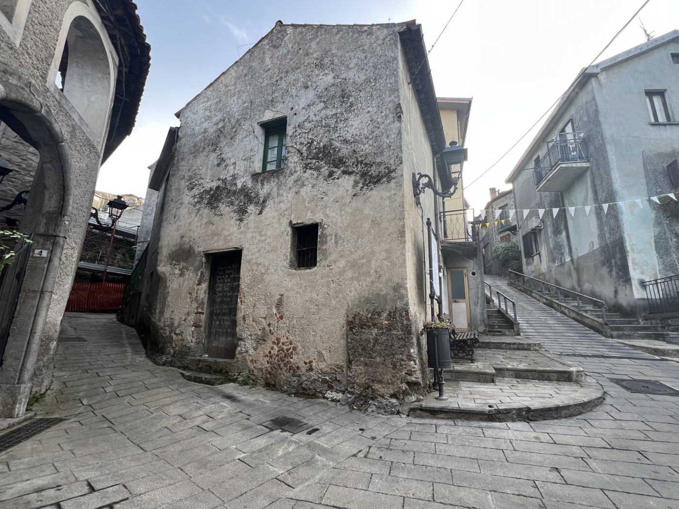 Casa indipendente da ristrutturare a Caselle in Pittari