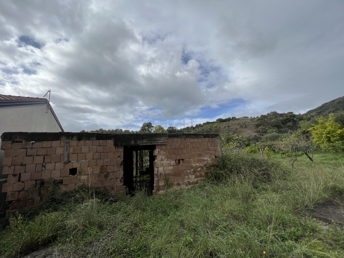 Rustico con giardino a Ispani