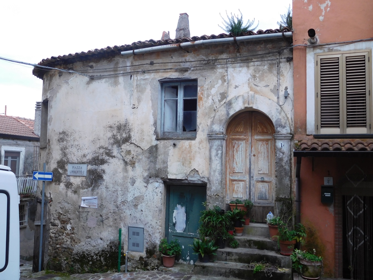 Casa indipendente da ristrutturare a Ispani