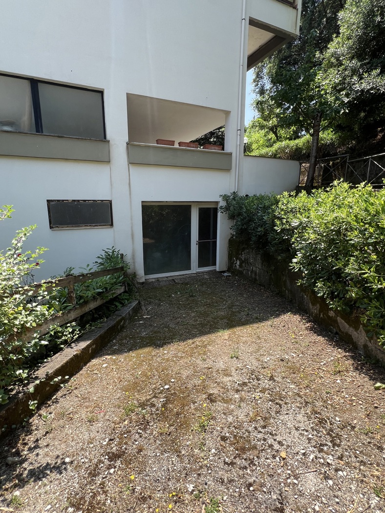 Magazzino in vendita a Santa Marina