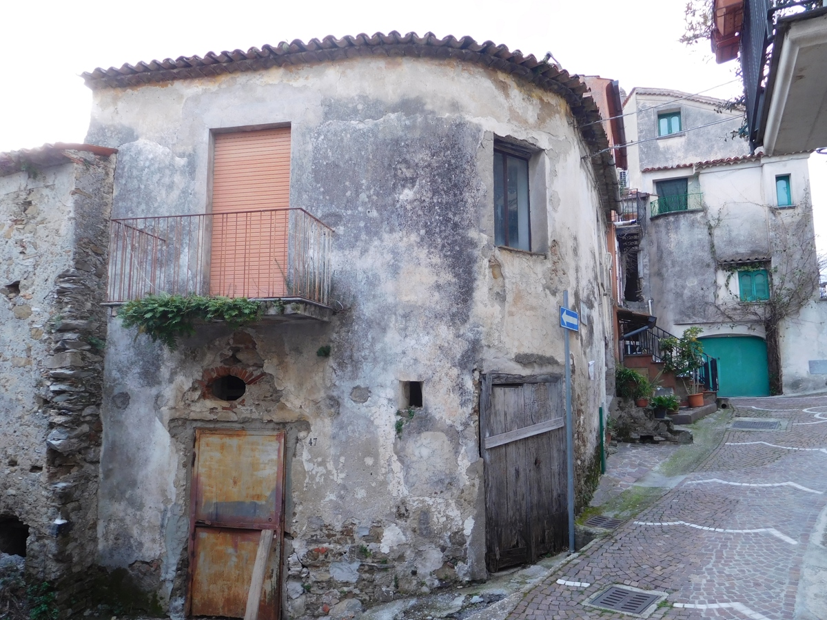 Casa indipendente da ristrutturare a Ispani