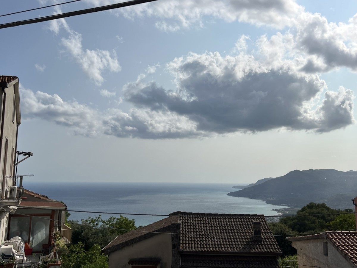 Casa indipendente da ristrutturare a Ispani