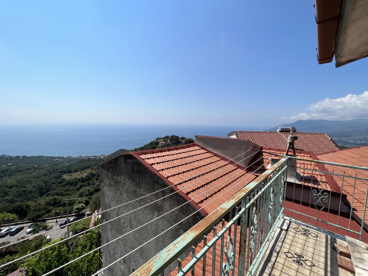 Casa indipendente con giardino a Ispani