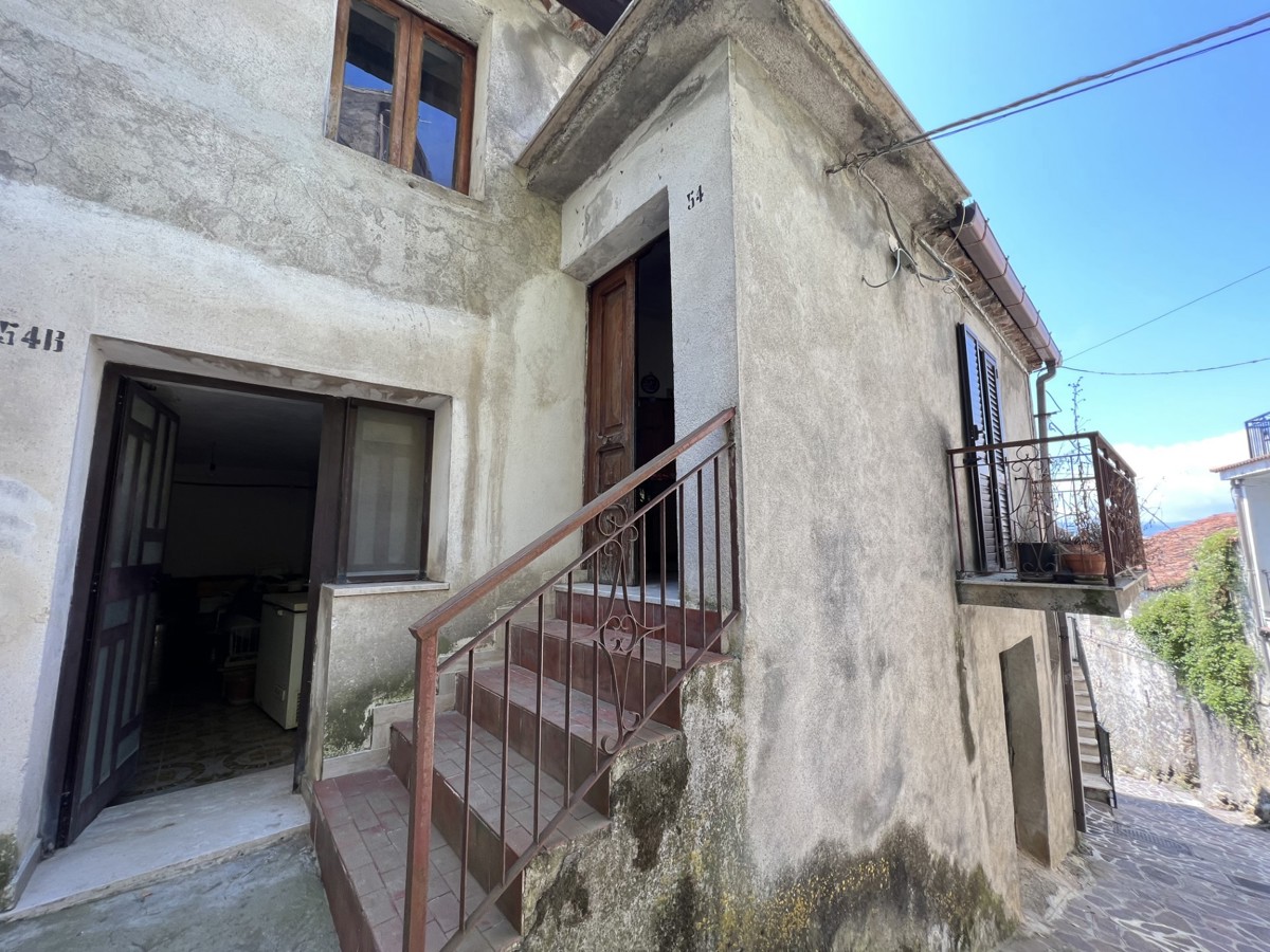 Casa indipendente con giardino a Ispani