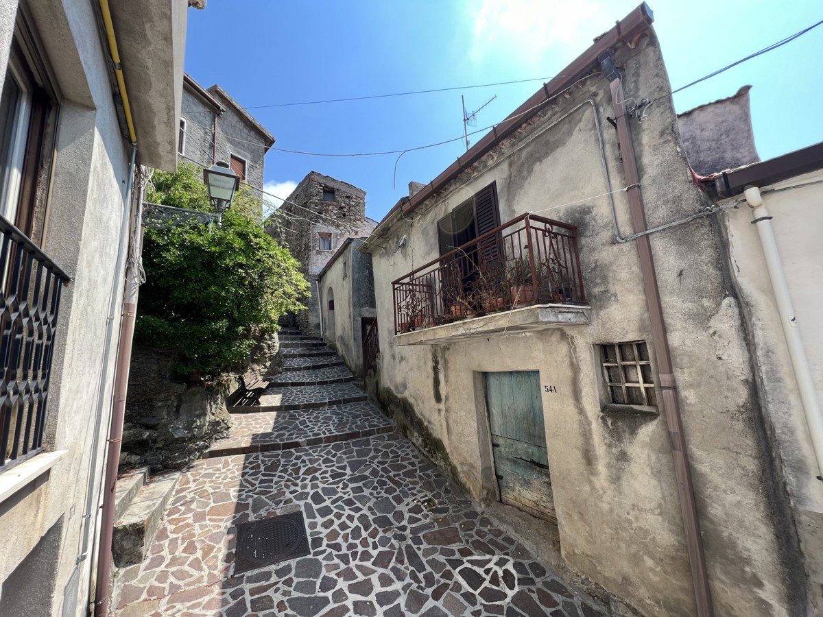 Casa indipendente con giardino a Ispani