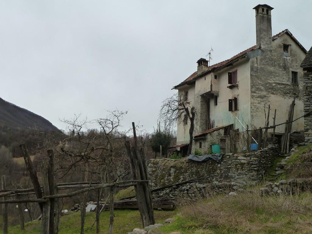 Casa indipendente con giardino a Masera