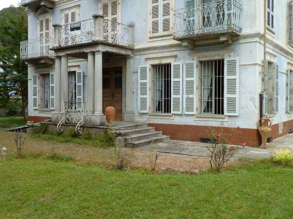 Villa con giardino a Masera