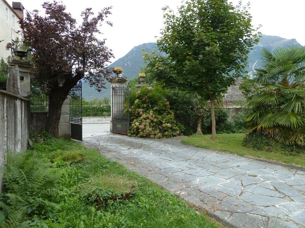 Villa con giardino a Masera