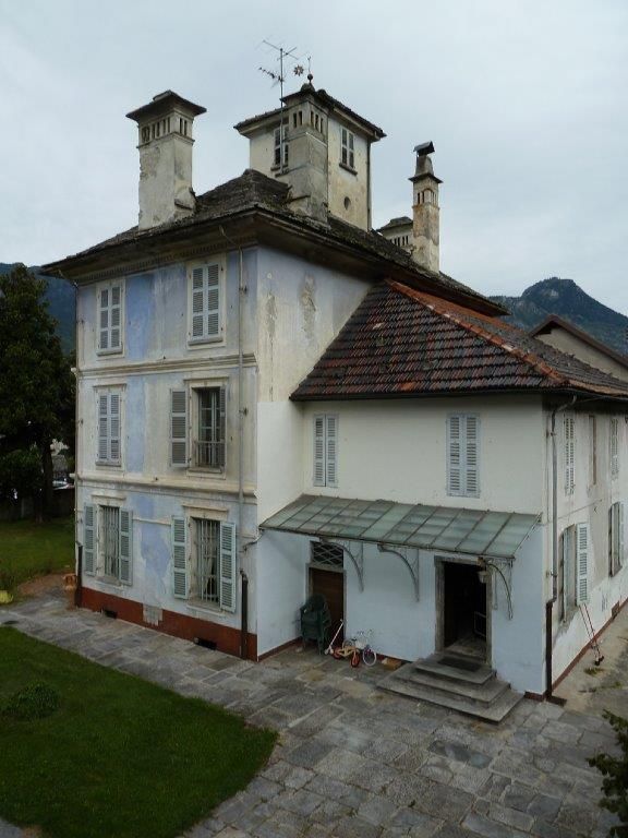 Villa con giardino a Masera