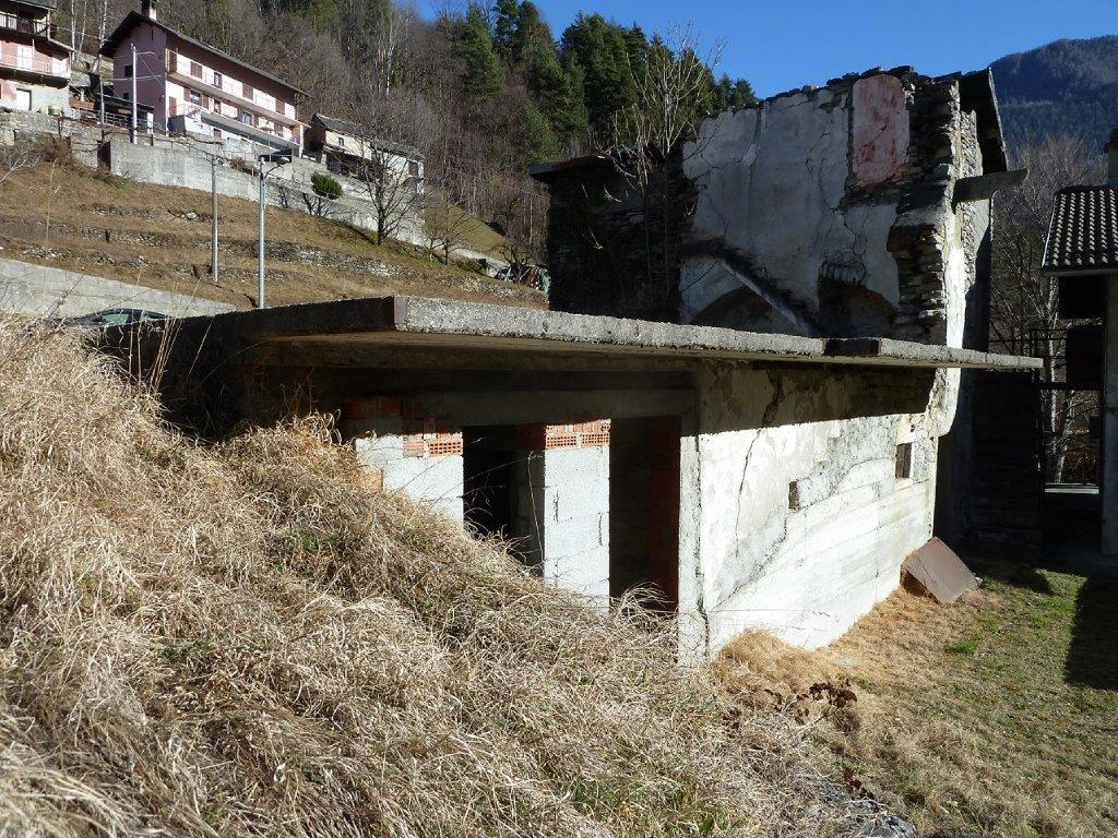 Casa indipendente con giardino a Varzo