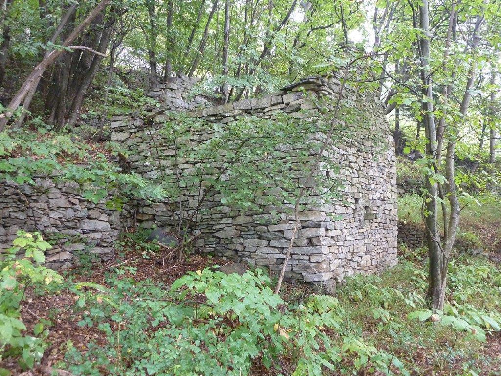 Rustico con giardino a Varzo