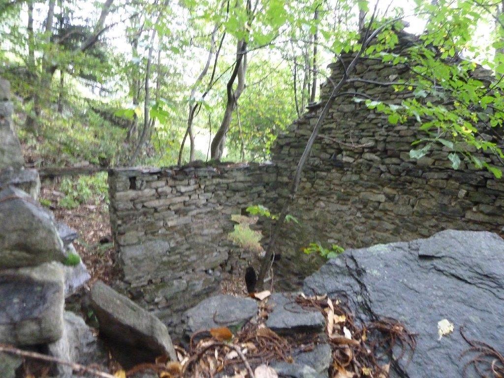 Rustico con giardino a Varzo