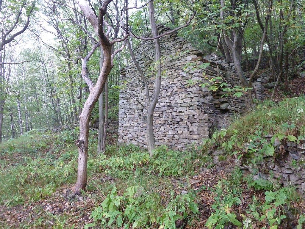 Rustico con giardino a Varzo