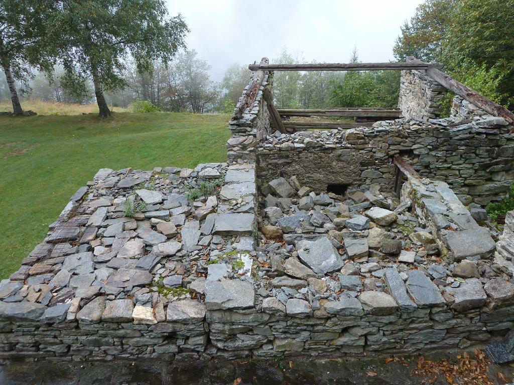 Rustico con giardino a Varzo