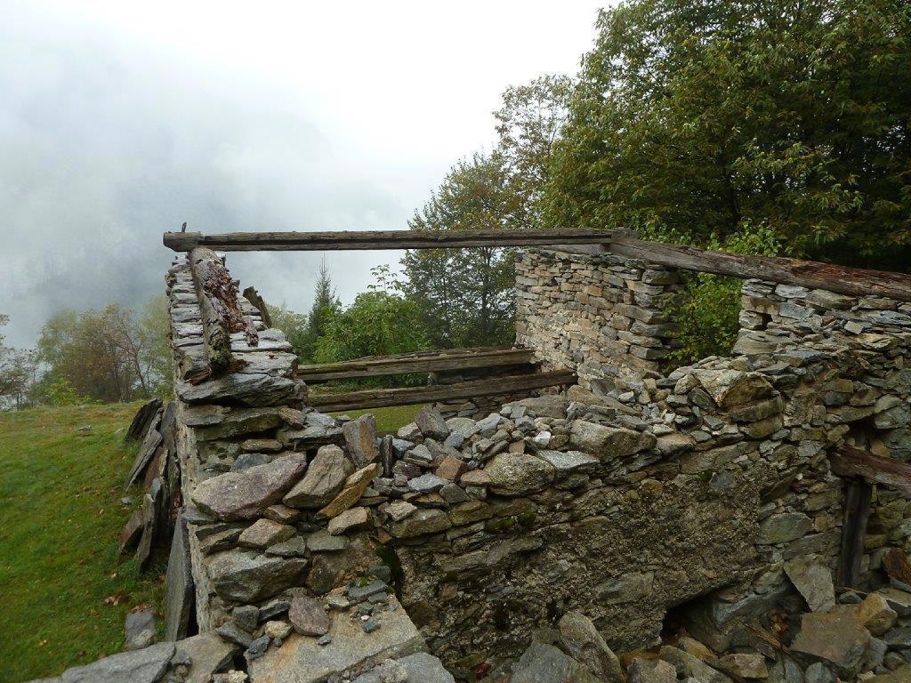 Rustico con giardino a Varzo