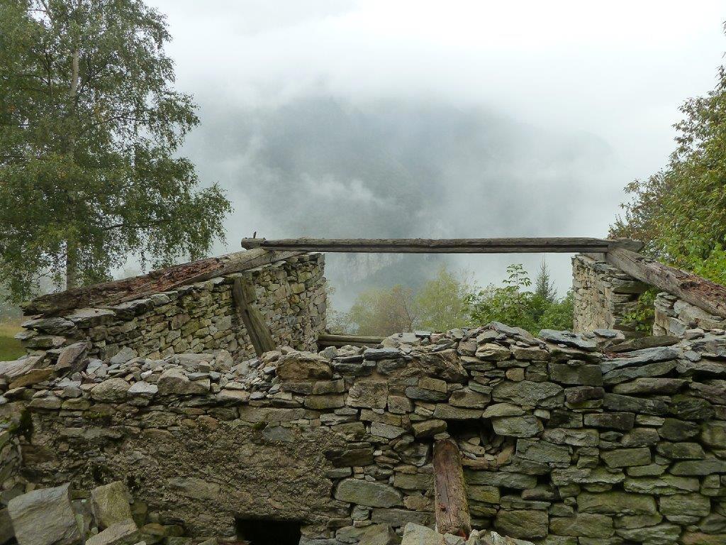 Rustico con giardino a Varzo