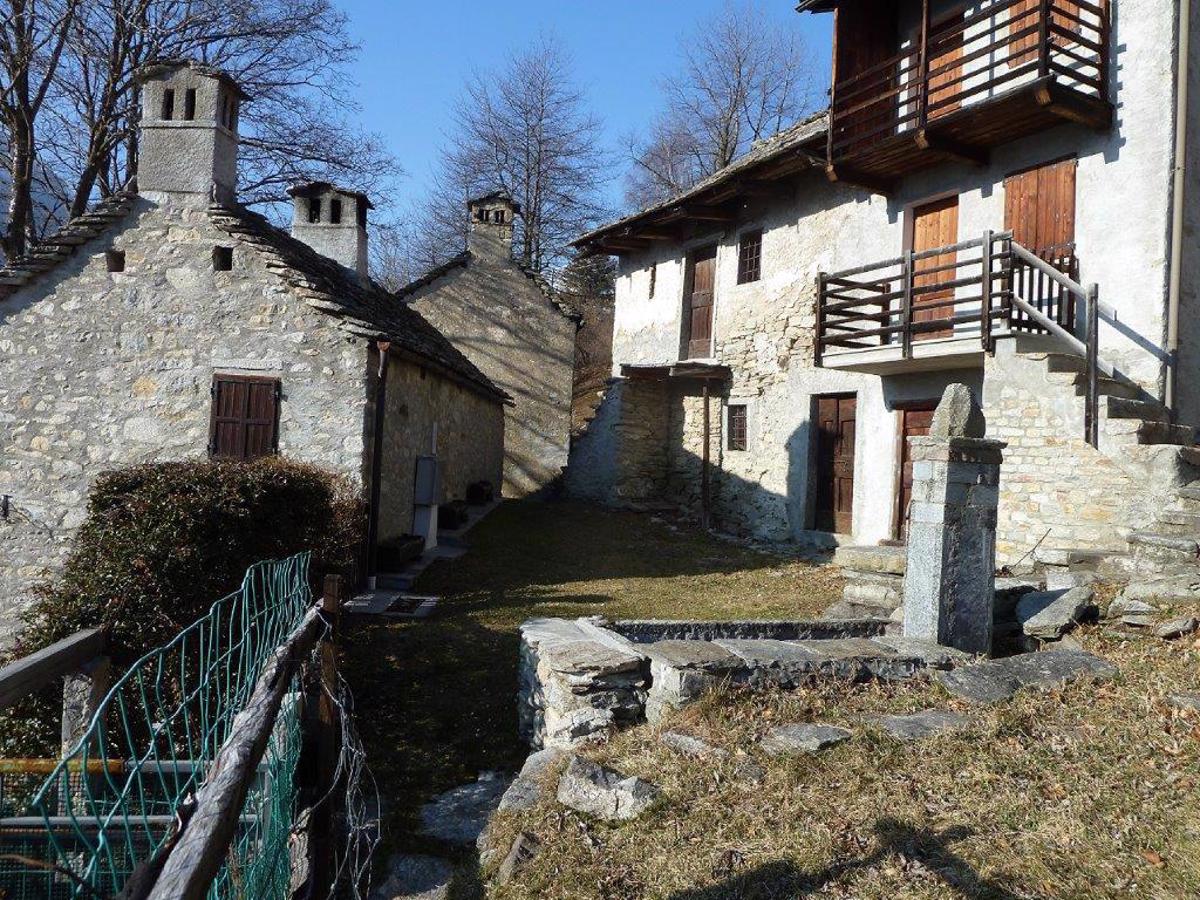 Rustico con giardino a Varzo