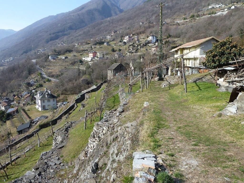 Casa indipendente con giardino a Domodossola