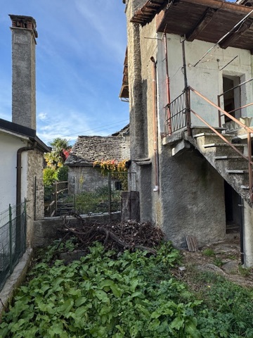 Casa indipendente con giardino a Varzo