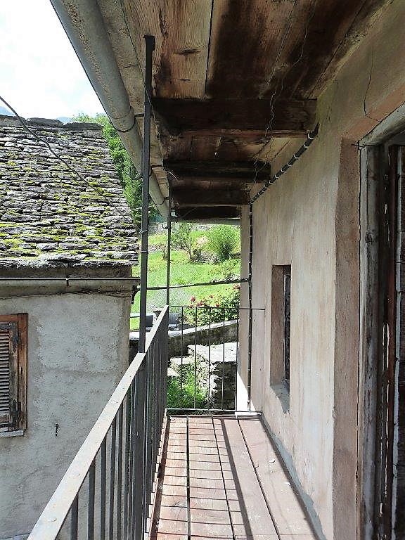 Rustico con giardino a Varzo