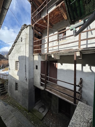 Casa indipendente con giardino a Varzo