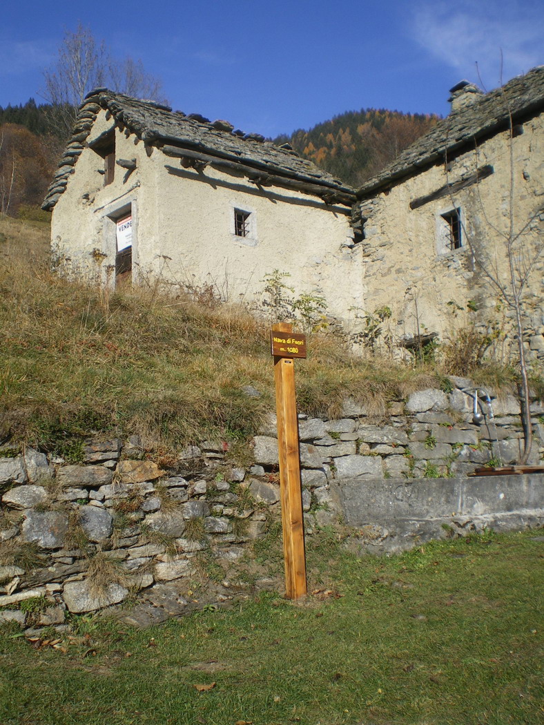 Rustico con giardino a Varzo