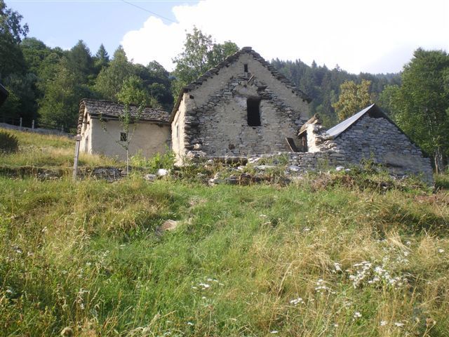 Rustico con giardino a Varzo