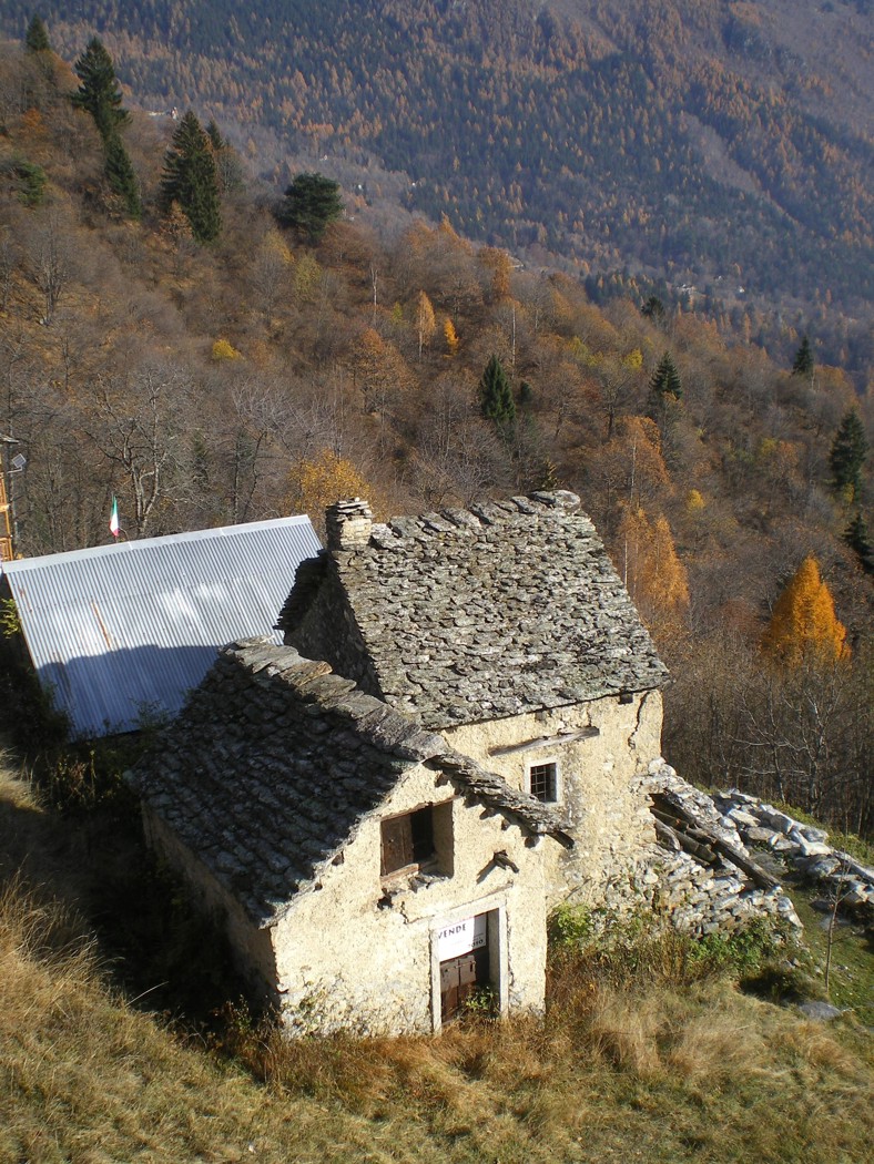 Rustico con giardino a Varzo