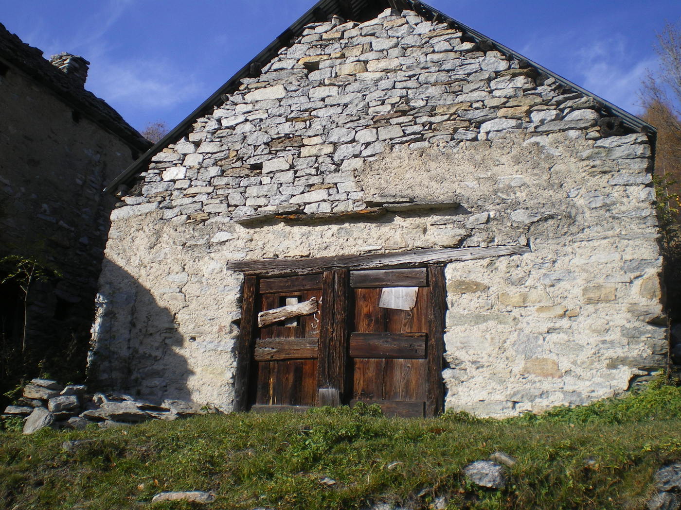 Rustico con giardino a Varzo