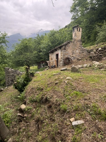 Rustico con giardino a Varzo