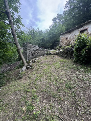 Rustico con giardino a Varzo