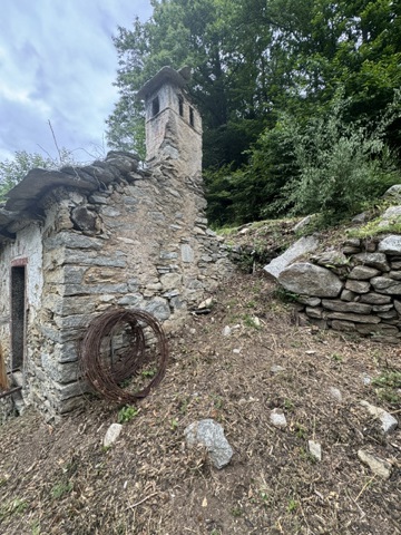Rustico con giardino a Varzo