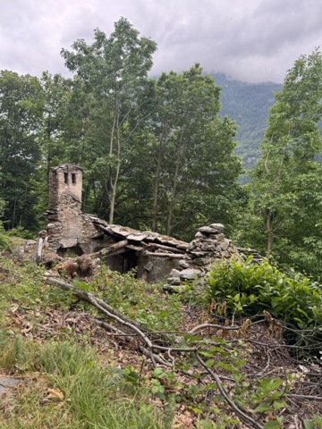 Rustico con giardino a Varzo