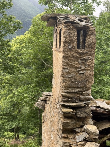 Rustico con giardino a Varzo