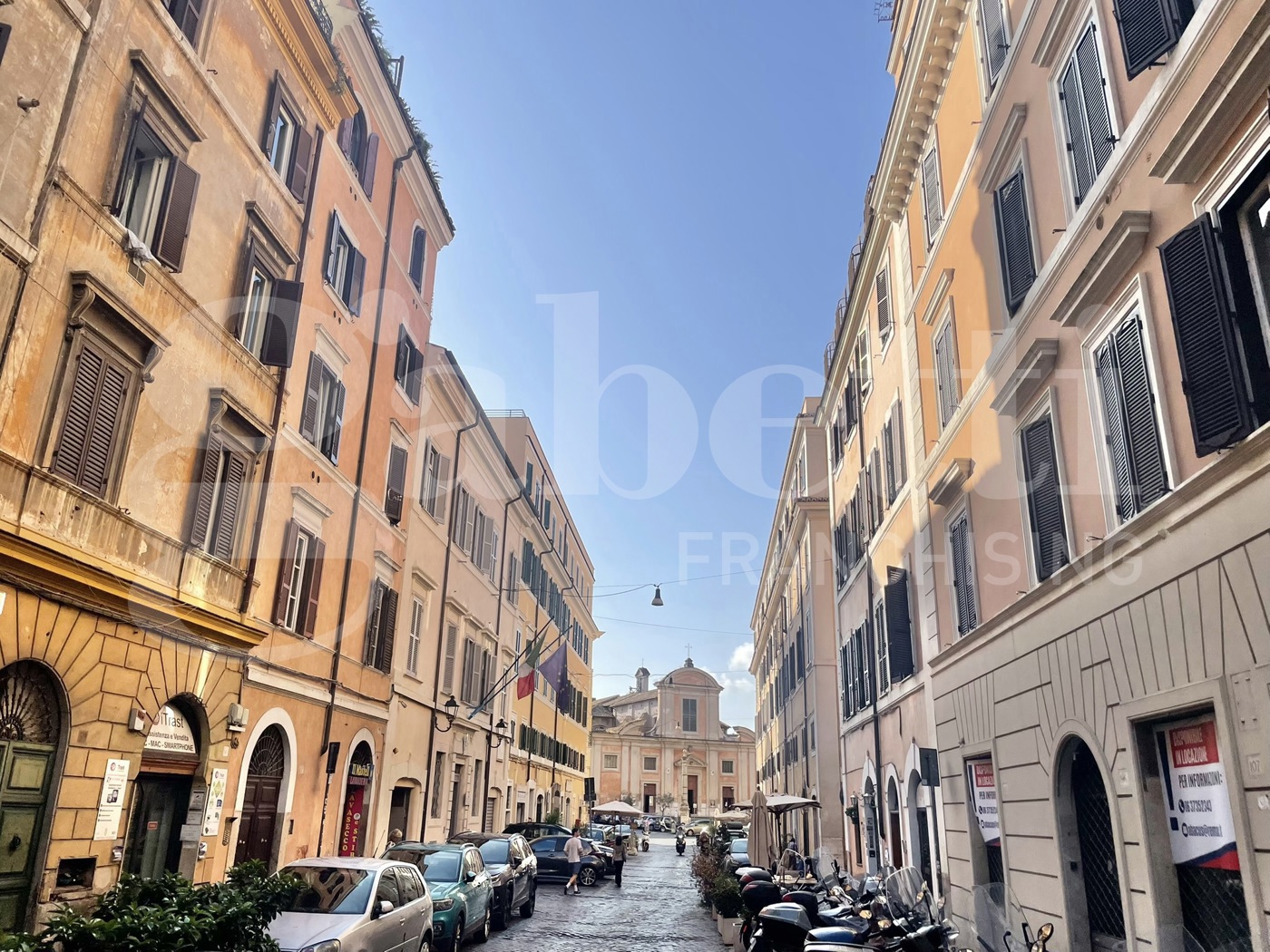 Quadrilocale da ristrutturare a Roma