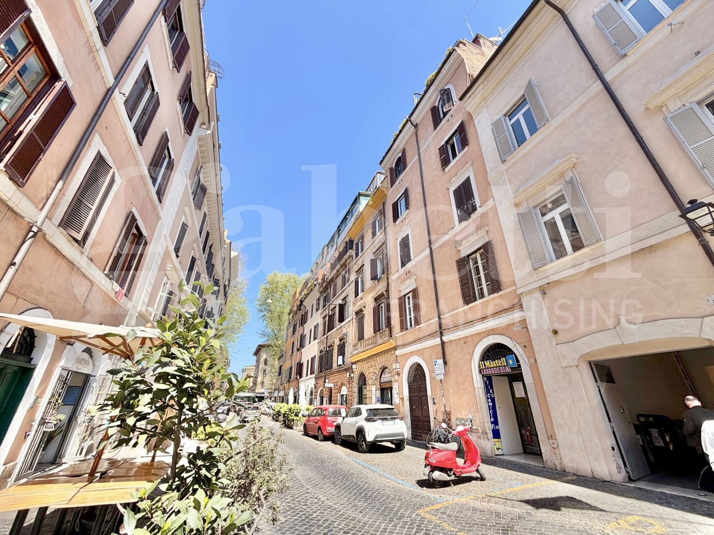 Quadrilocale da ristrutturare a Roma