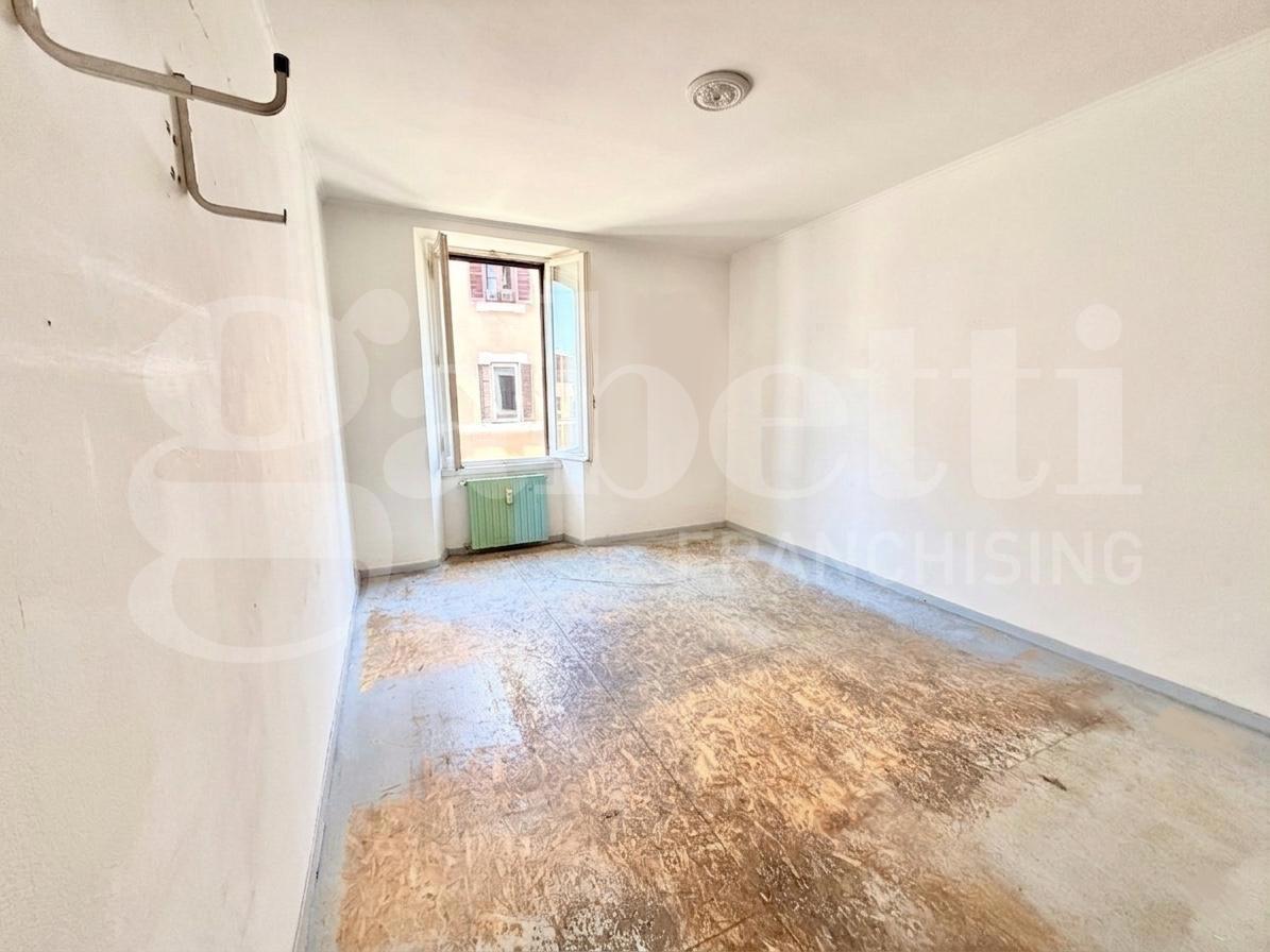 Quadrilocale da ristrutturare a Roma