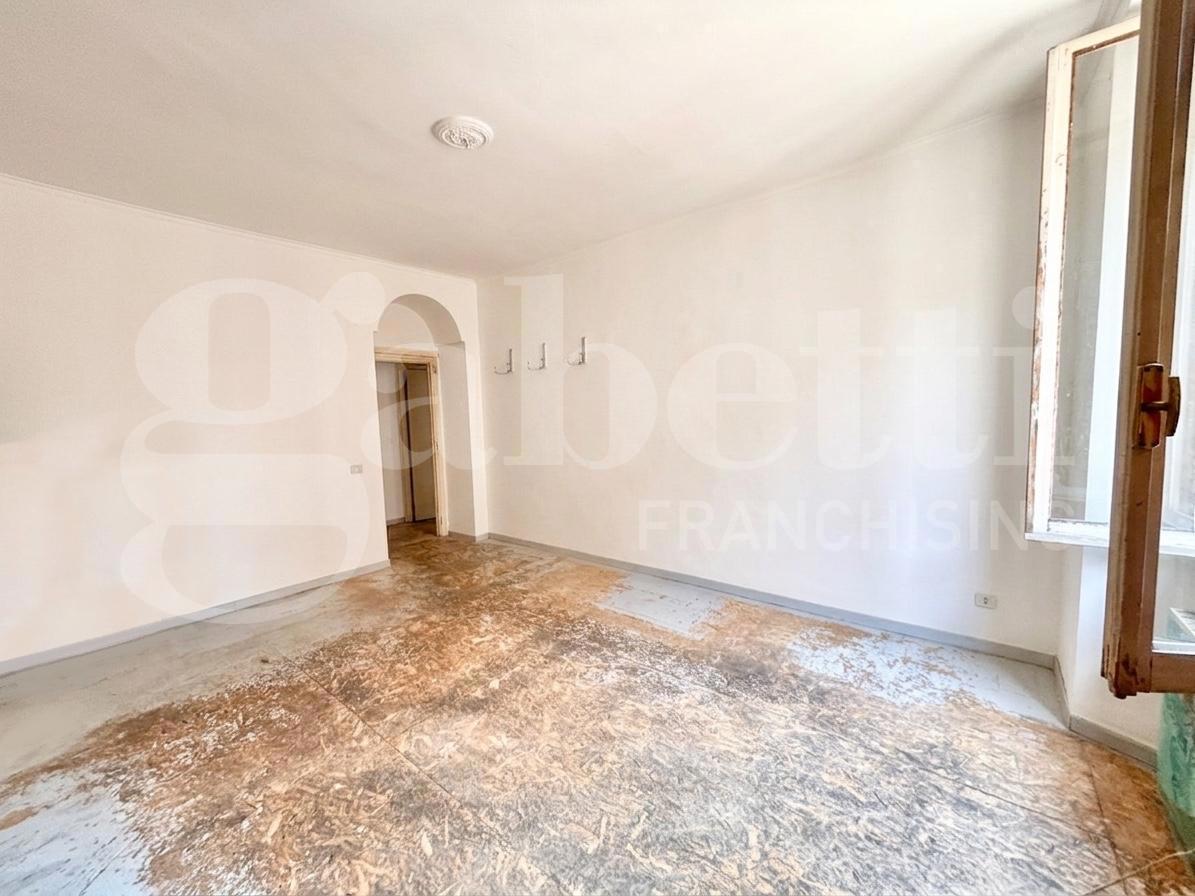 Quadrilocale da ristrutturare a Roma