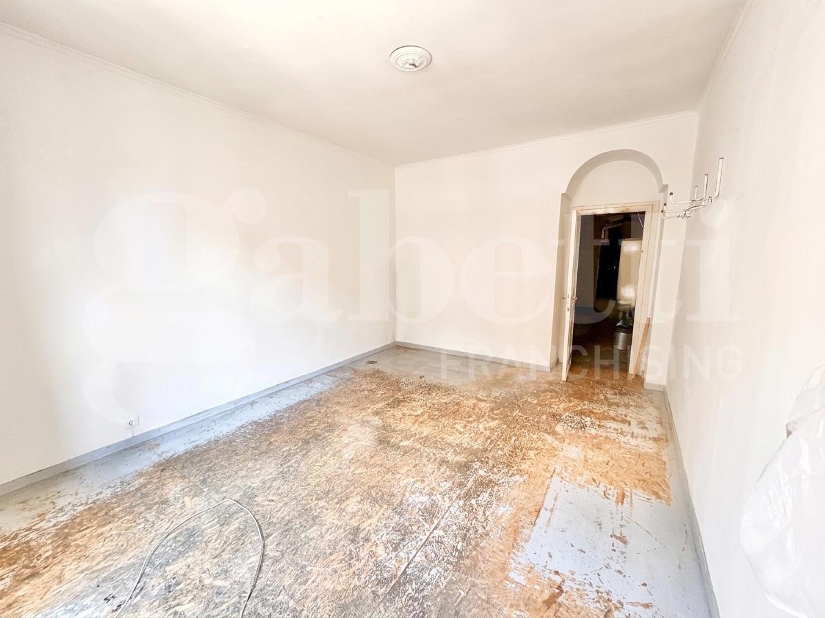 Quadrilocale da ristrutturare a Roma