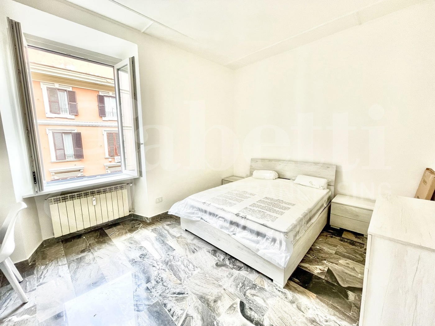 Quadrilocale arredato in affitto a Roma