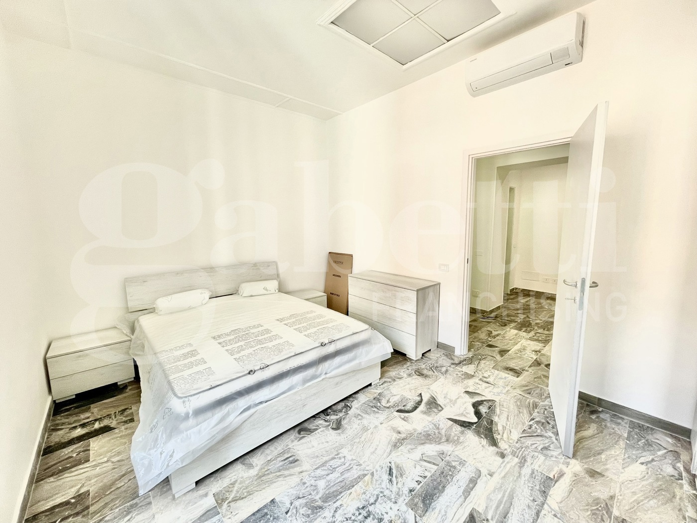 Quadrilocale arredato in affitto a Roma