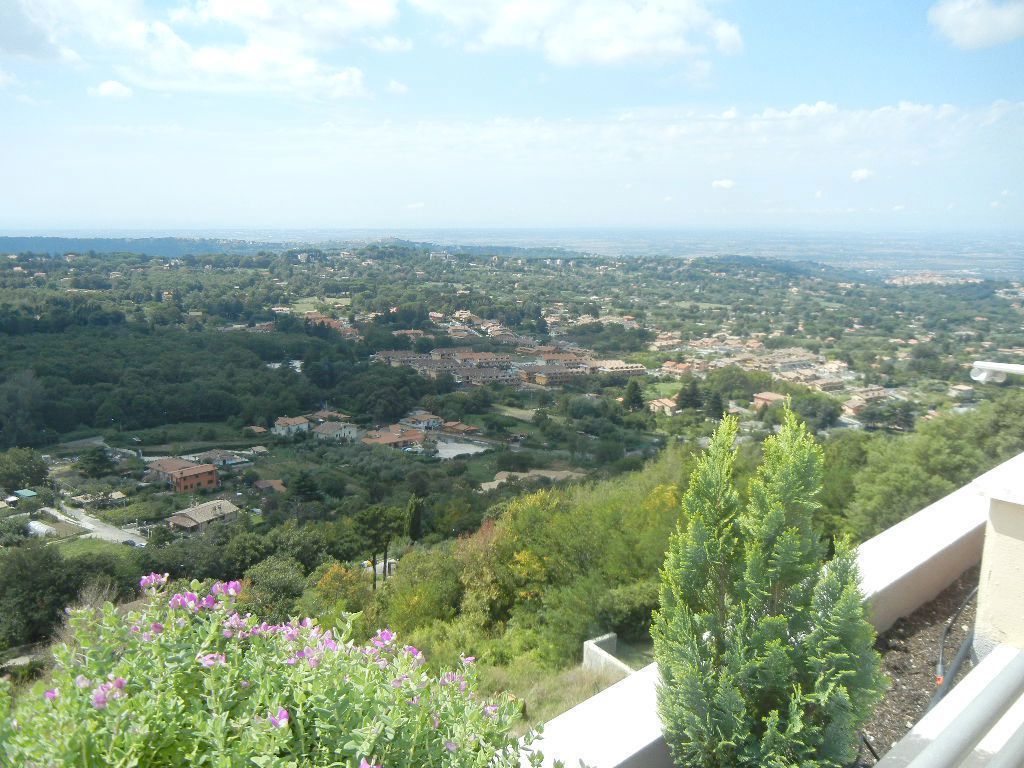 Trilocale arredato in affitto a Rocca di Papa