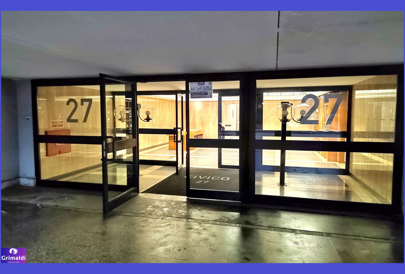 Ufficio con box doppio a Milano