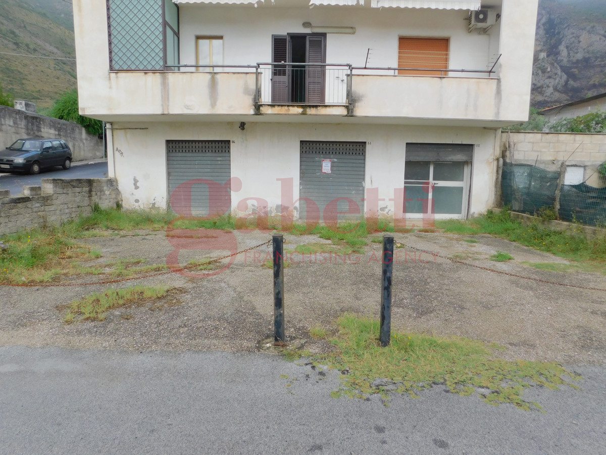 Box/Garage 135mq in vendita a Venafro