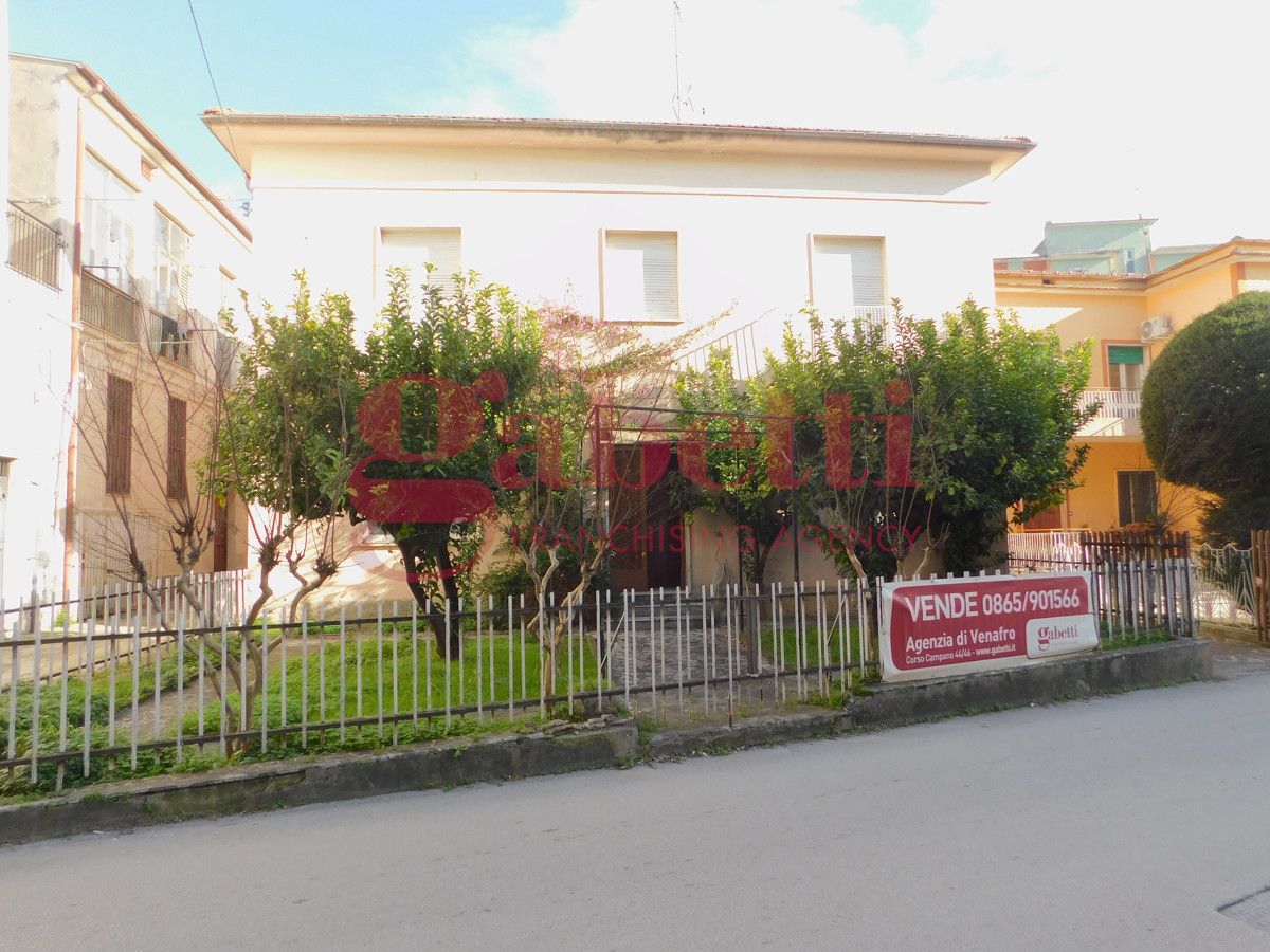 Casa indipendente con giardino a Venafro