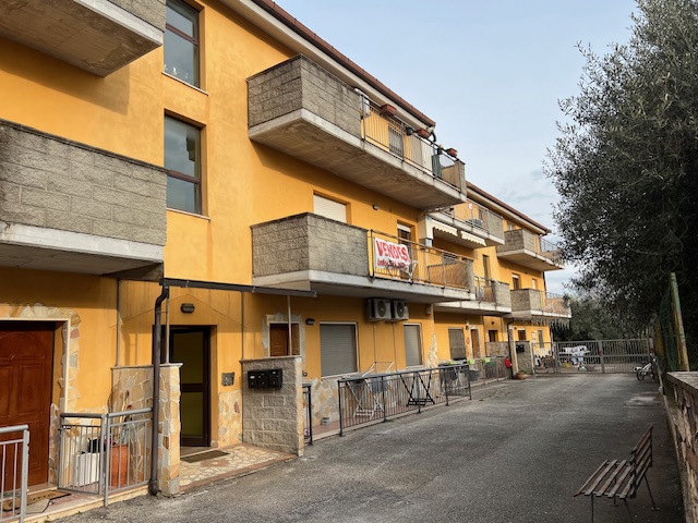 Box/Garage 53mq in vendita a Pozzilli